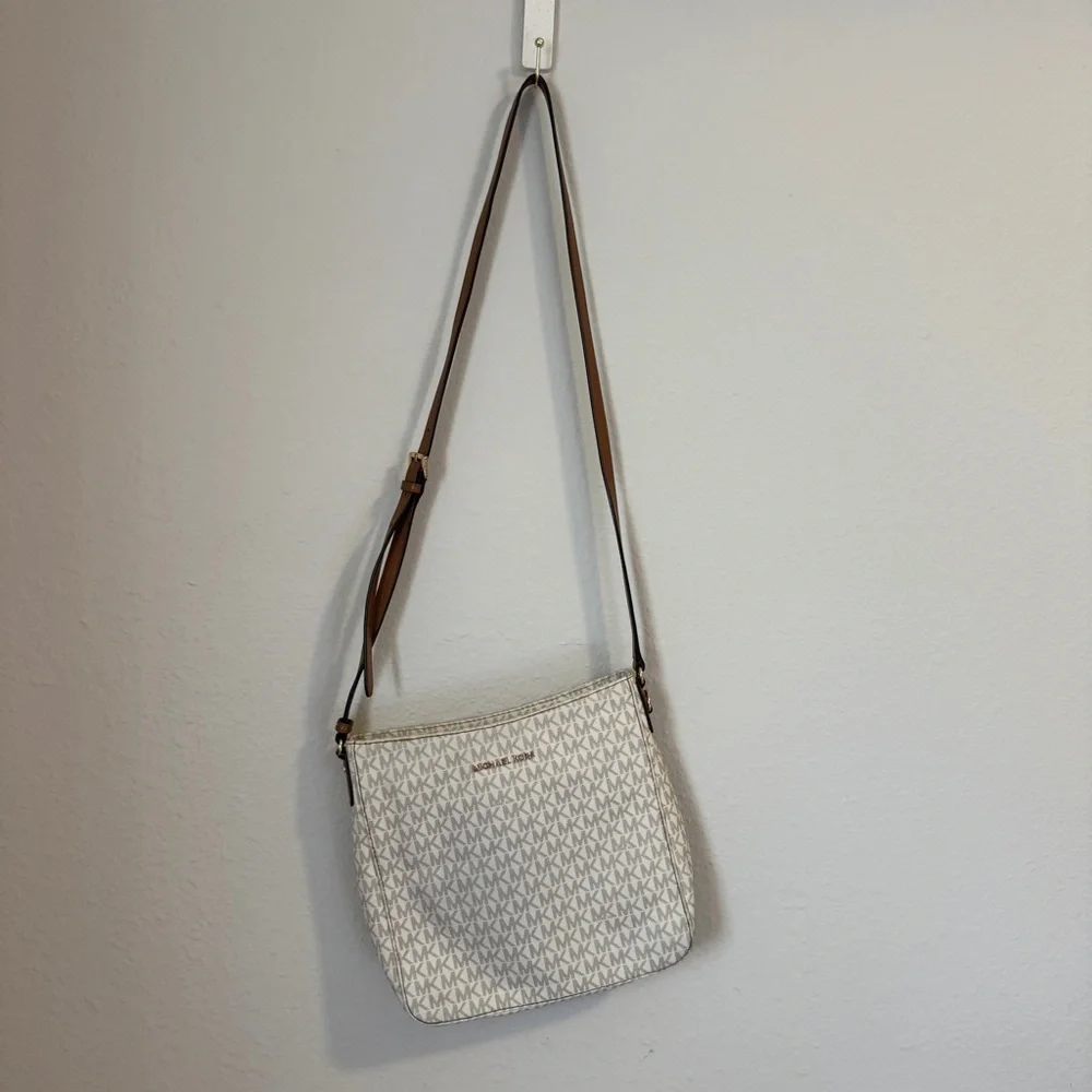 Michael Kors Jetsetter Crossbody